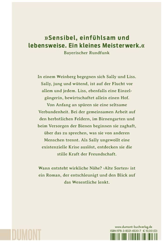 Das Bild zeigt die Rückseite des Buches 'Alte Sorten' von Ewald Arenz. Das Cover ist hauptsächlich in Grün und Weiß gehalten mit einem Zitat des Bayerischen Rundfunks oben auf der Seite. Darunter befindet sich eine Zusammenfassung der Handlung, die sich um die aufkeimende Freundschaft zwischen zwei Frauen in einem Weinberg dreht. Das Logo des DuMont Verlags ist unten links zu sehen.