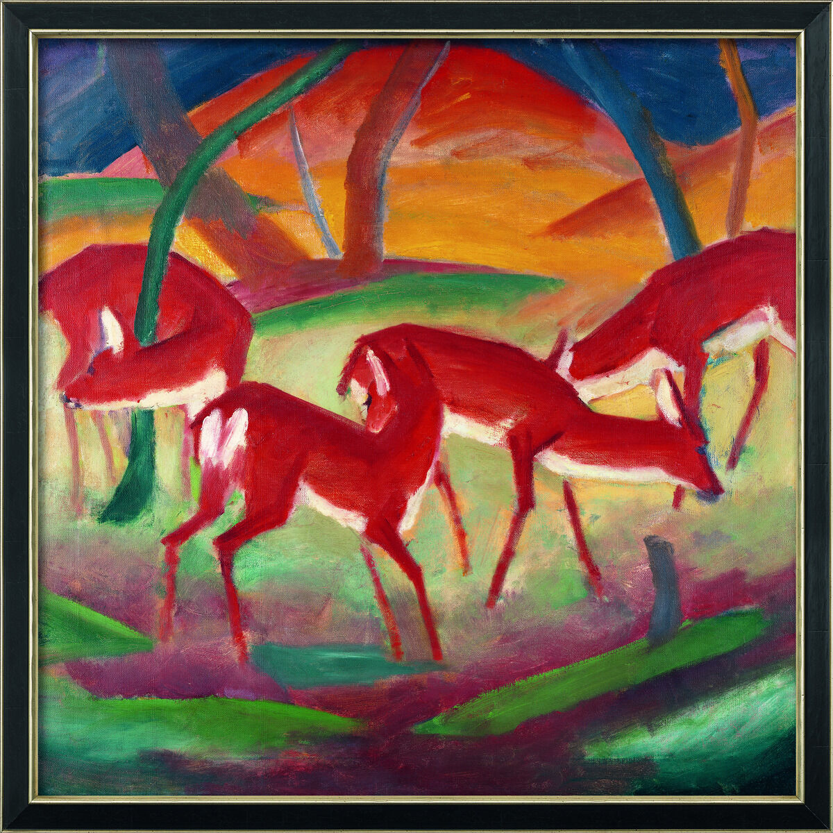 Ein expressionistisches Gemälde von Franz Marc mit dem Titel 'Rote Rehe I' aus dem Jahr 1910, das mehrere rote Rehe in einer abstrakten Waldlandschaft zeigt, die in lebendigen Rot-, Grün-, Blau-, Orange- und Violetttönen gehalten ist.