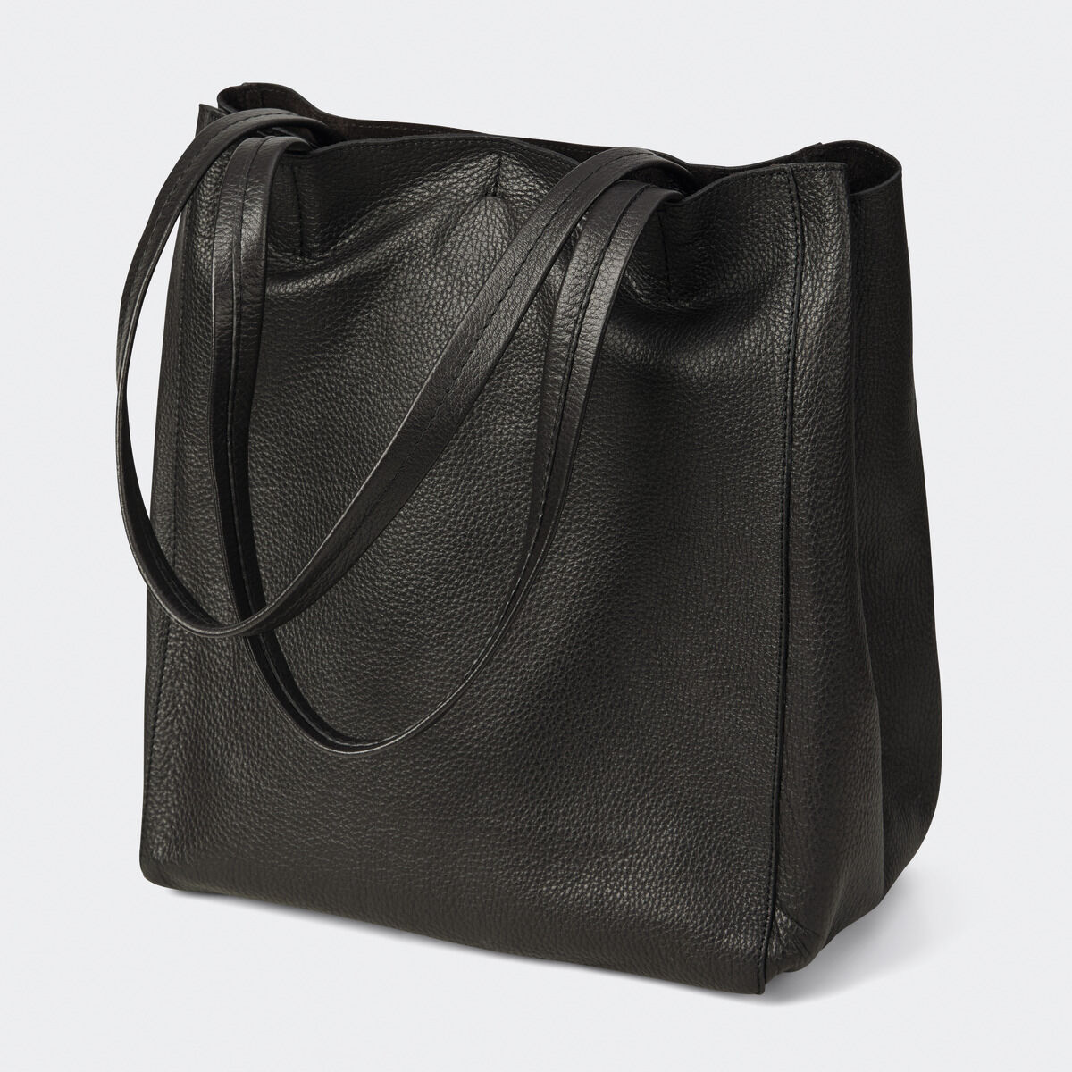 Hochwertige ZEIT-Tasche »Cep« Schwarzbraun aus umweltschonend gegerbtem Rindleder, minimalistisch und funktional gestaltet. Zwei lange Henkel, rechteckige Form, dezente Narbung, geräumig mit kleinem Innenfach. Modernes Design, exklusive Ausführung.