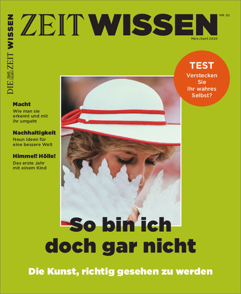 Titelbild der Zeitschrift ZEIT WISSEN Ausgabe 2/20 mit dem Titel 'So bin ich doch gar nicht'. Im Vordergrund ist eine Person mit weißer Federboa und rotem Hut abgebildet. Hintergrund besteht aus einem grünen Farbton, andere abgebildete Farben sind weiß, rot und schwarz.