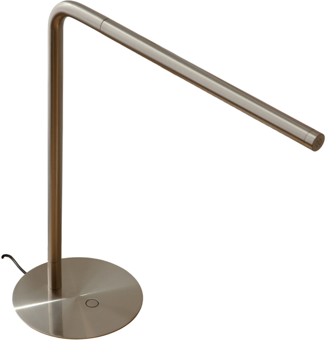 Die Abbildung zeigt eine moderne, silberfarbene Tischleuchte mit schlankem, minimalistischem Design aus Aluminium. Die Lampe steht auf einem runden Standfuß und besitzt einen langen, schmalen Arm mit LED-Leuchtstreifen. Daneben ist eine kleine Ablagefläche mit Stift abgebildet. Die Leuchte eignet sich ideal für Arbeitsplätze, Home Office oder als stilvolles Wohnaccessoire.