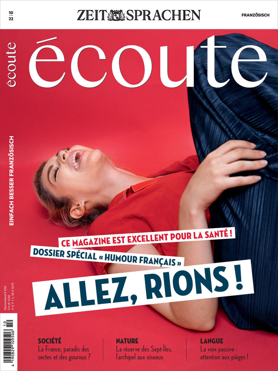 Das Cover der Ausgabe 10/2022 des Magazins Écoute zeigt eine lachende Frau in einem roten Oberteil vor einem roten Hintergrund. Der Titel des Magazins ist groß und weiß geschrieben. Auf dem Cover steht: 'Ce magazine est excellent pour la santé!' und 'Dossier spécial 'Humour français'' sowie 'Allez, rions!'.