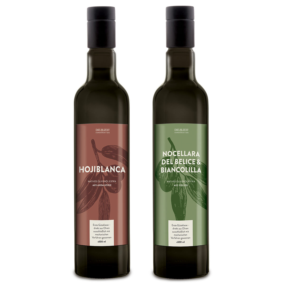 Zwei elegante Olivenölflaschen der ZEIT-Sonderedition »Olivenöl 2er Set« von ArteFakt stehen nebeneinander. Die eine Flasche trägt ein braunes Etikett mit der Aufschrift 'Hojiblanca', die andere ein grünes Etikett mit 'Nocellara del Belice & Biancolilla'. Beide Etiketten zeigen dezente botanische Illustrationen.