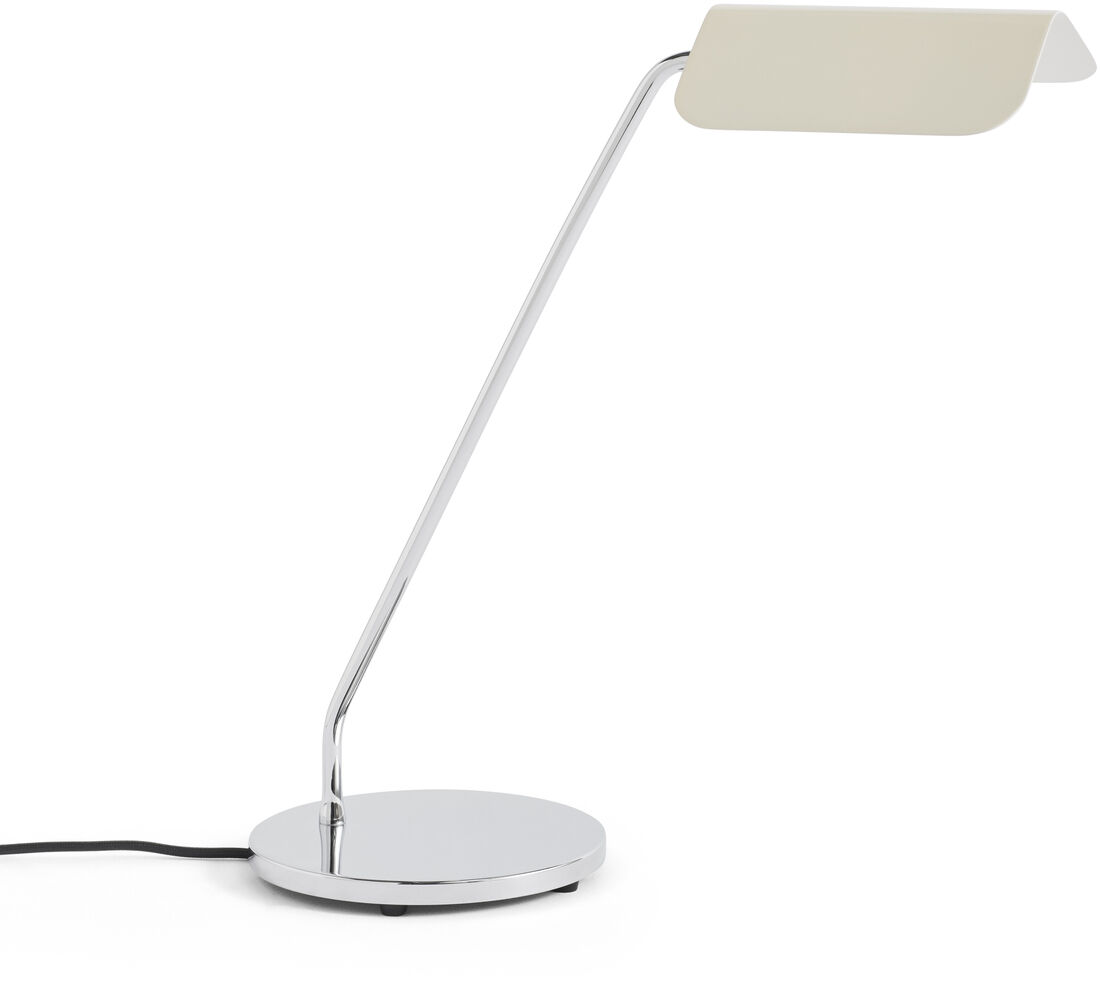 Eine moderne Schreibtischlampe mit einem minimalistischen Design, inklusive einem flexiblen Arm und einem metallischen Gehäuse in Silber. Ideal für den Arbeitsplatz, als Leselampe oder als stilvolles Schreibtischzubehör.