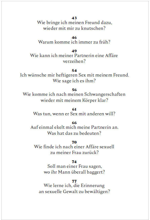 Das Bild zeigt die Vorderseite des Buches 'Schlafzimmerblick'. Es enthält verschiedene Fragen, die auf Beziehung und Sexualität abzielen, wie zum Beispiel 'Wie bringe ich meinen Freund dazu, wieder mit mir zu kuscheln?' und 'Wie kann ich meiner Partnerin eine Affäre verzeihen?' Das Buch hat einen weißen Hintergrund mit schwarzem Text.