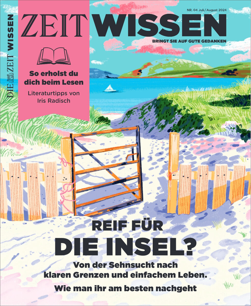 Titelbild des Magazins ZEIT WISSEN 4/24 mit dem Titel 'Reif für die Insel?'. Im Vordergrund steht ein Strand mit einem Stapel Bücher, im Hintergrund sind das Meer und eine Insel mit grünen Hügeln zu sehen.