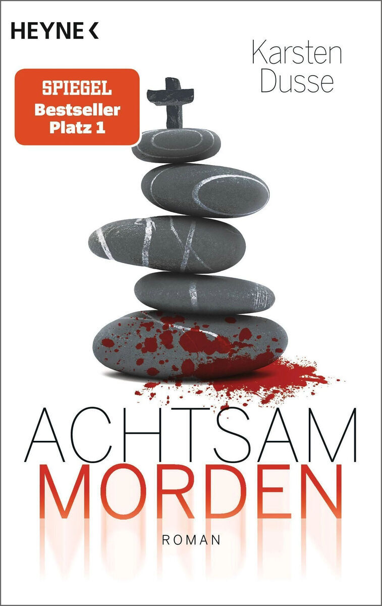 Buchcover von 'Achtsam morden' von Karsten Dusse. Das Bild zeigt eine Steinformation mit einem kleinen Kreuz oben, Steine sind mit weißen Linien bemalt und einer der Steine ist mit Blut bedeckt. Der Titel des Buches ist in Schwarz und Rot geschrieben. Oben ist die Auszeichnung 'SPIEGEL Bestseller Platz 1' zu sehen, und der Name des Autors steht in der rechten oberen Ecke.