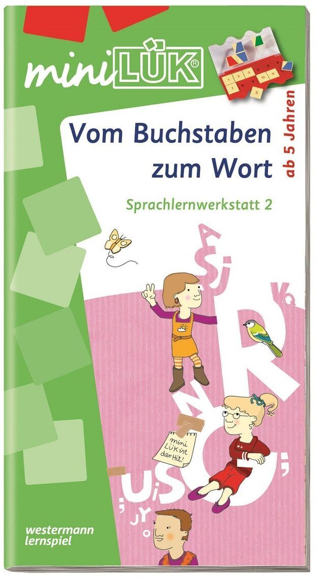 Das Bild zeigt ein Set des Spiels mini-LÜK mit dem Titel 'Vom Buchstaben zum Wort'. Es ist für Kinder ab 5 Jahren gedacht und fördert die Sprachentwicklung. Der Hintergrund ist grün, die Ecken des Buches sind rot und gelb. Auf dem Buchcover sind spielende Kinder abgebildet, die Buchstaben und Worte lernen.