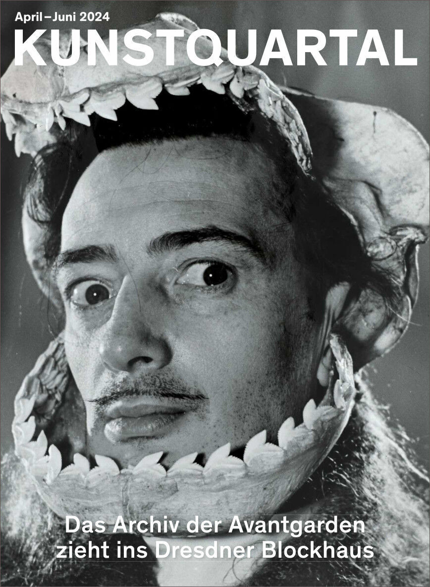 Abbildung des Covers der Kunstzeitschrift 'KUNSTQUARTAL' Ausgabe April-Juni 2024. Das Titelbild zeigt ein Porträt eines Mannes mit kritischem Gesichtsausdruck, eingerahmt in eine geöffnete Blüte. Darunter der Text: 'Das Archiv der Avantgarden zieht ins Dresdner Blockhaus'.