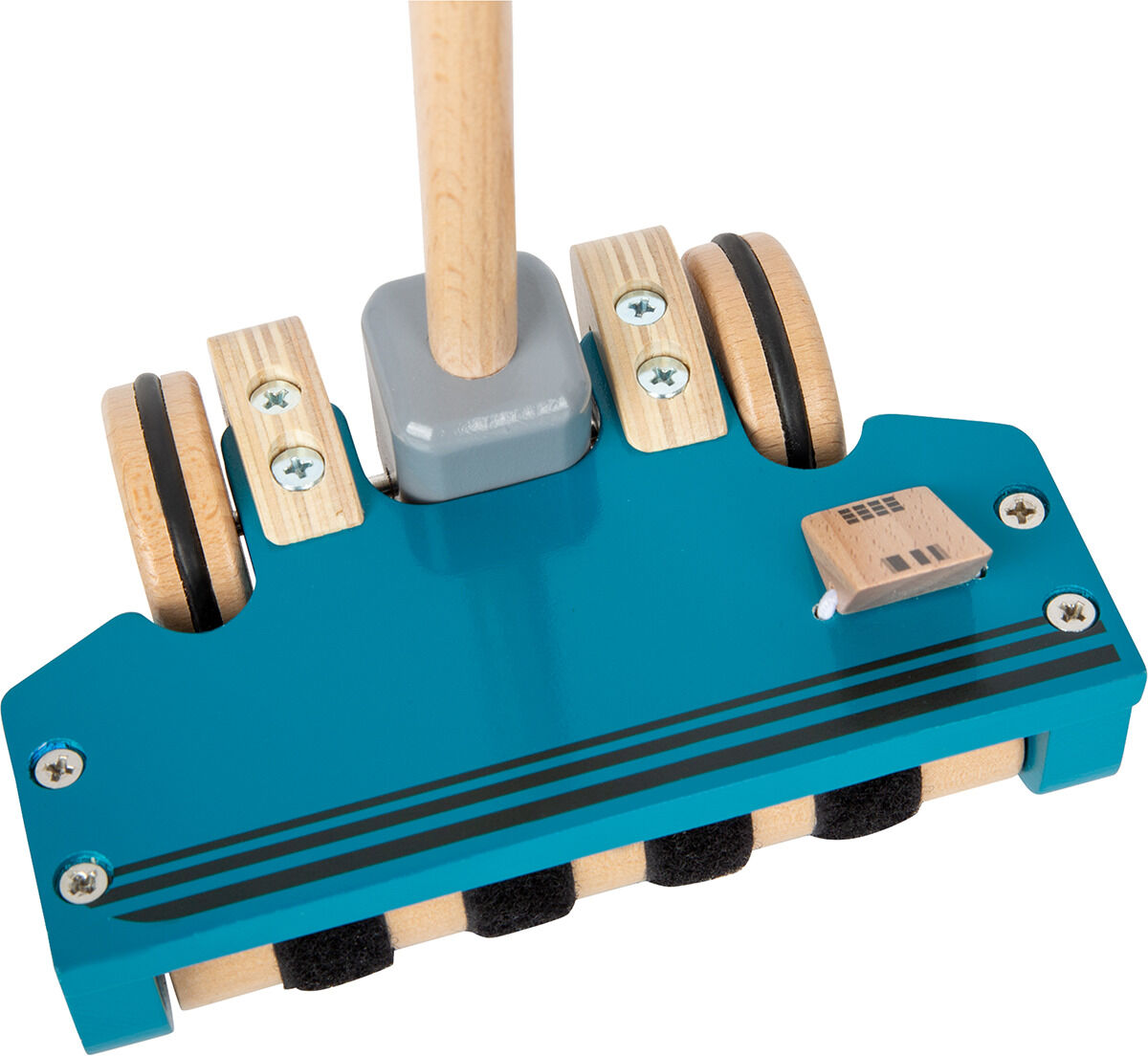Ein Schiebespielzeug in Form eines Staubsaugers aus Holz. Es hat eine blaue Basis mit schwarzen und grauen Akzenten und ist für Kinder zur Förderung der Motorik und Fantasie geeignet.