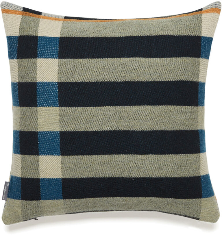 Ein kariertes Kissen im Bauhausstil mit beigen, schwarzen, blauen und orangefarbenen Streifen.