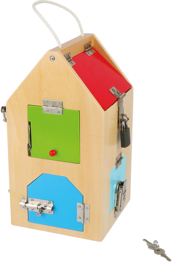 Motorikspielzeug in Form eines Hauses aus Holz mit verschiedenen farbigen Türen und Schlössern, darunter grün, blau und rot, sowie diverse Schlüssel und Metallschlösser.