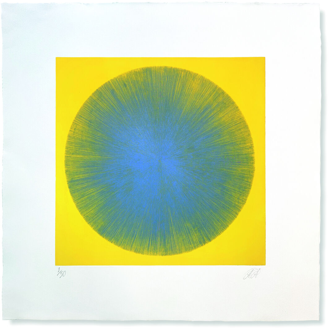 Ein Kunstwerk mit einem gelben Hintergrund und einem blauen Kreis in der Mitte. Die Grafik hat eine 'stachelige' Ausstrahlung und wirkt modern und abstrakt. Das Kunstwerk ist die ZEIT-Sonderedition 'Spiky Circle (Blau auf Gelb)' von 2023.