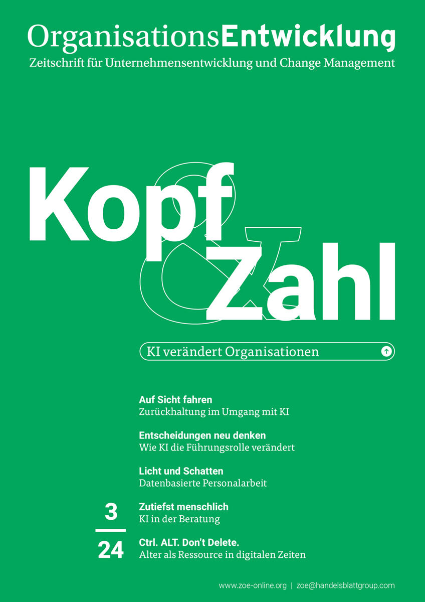 Cover der Zeitschrift OrganisationsEntwicklung Ausgabe 03/2024 mit dem Titel 'Kopf & Zahl', untertitelt mit 'KI verändert Organisationen'. Das Layout ist in Grün und Weiß gehalten.