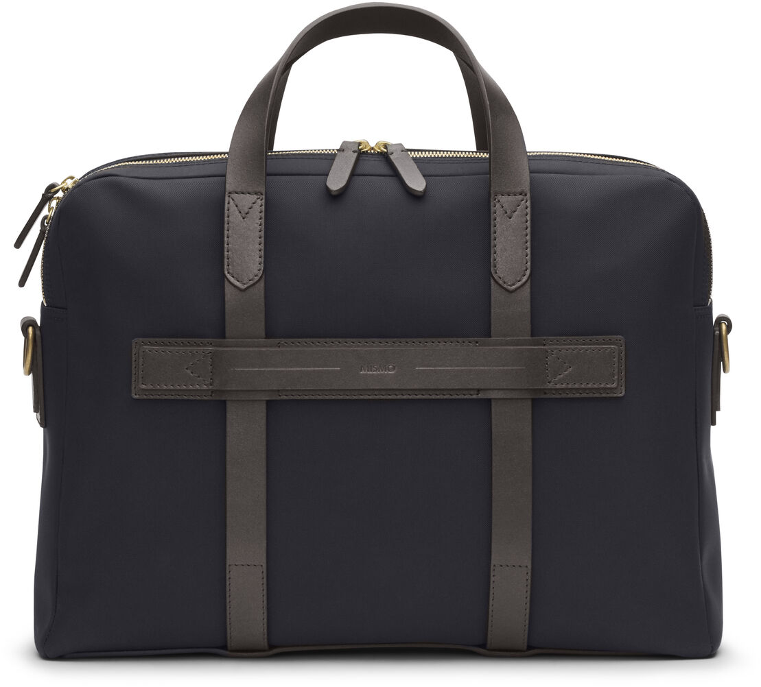 Eine elegante, schwarze Businesstasche »ENDEAVOUR« von Mismo mit grauen Akzenten, zwei Griffen und einem Reißverschluss. Die Tasche hat ein minimalistisches und hochwertiges Design.
