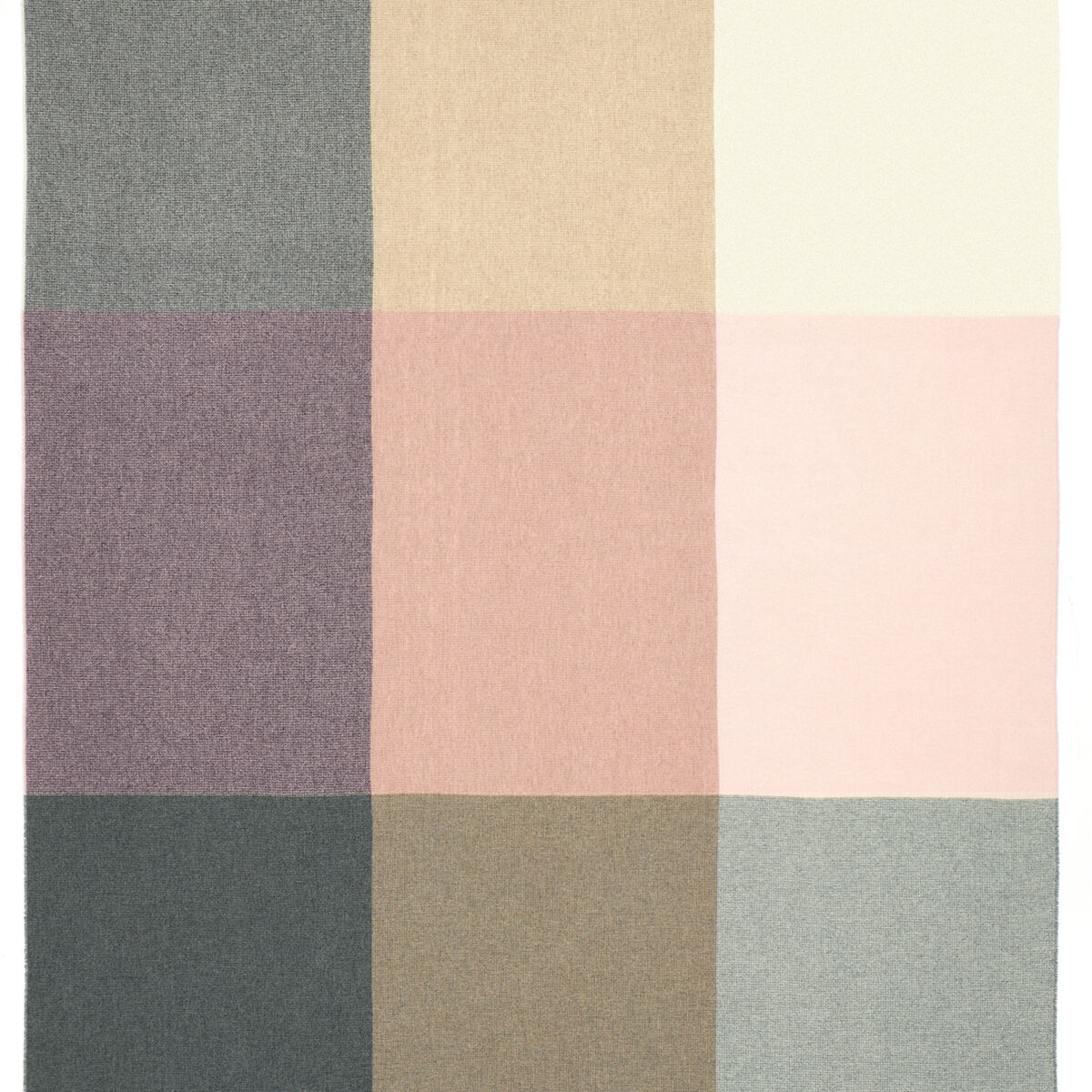 Abbildung der Merino-Kaschmirdecke »Monte Carlo« von Eagle Products. Die Decke ist in einem grafischen Karomuster mit neun verschiedenfarbigen Feldern gestaltet. Farben sind Grau-, Beige-, Creme-, Rosa- und Lilatöne. Die Textur erscheint weich und hochwertig.