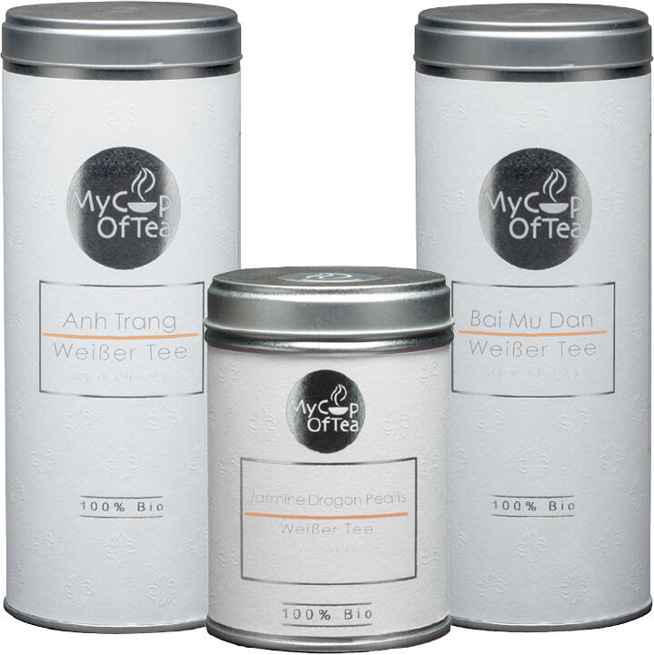 Weißtee Set bestehend aus drei silbernen Teedosen mit der Aufschrift 'My Cup of Tea'. Jede Dose enthält eine verschiedene Teesorte: Anh Trang, Bai Mu Dan und Jasmine Dragon Pearls. Alle Produkte sind 100% Bio.