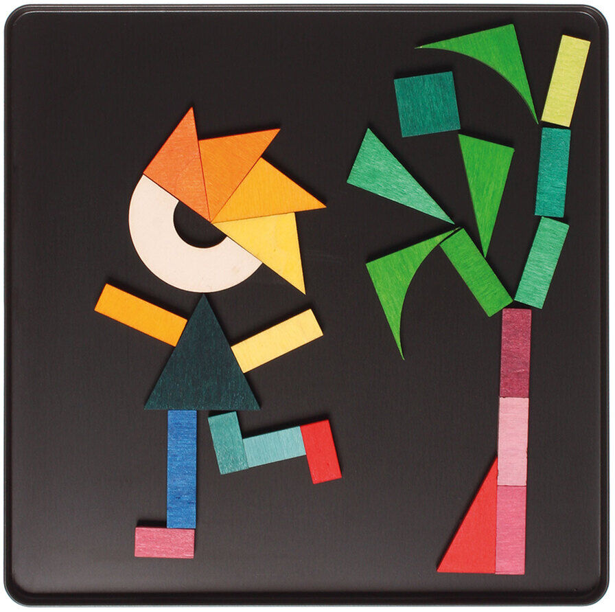 Ein Magnetspiel mit dem Titel „Geo-Grafisch“, das geometrische Formen umfasst, die zu einem farbigen Bild kombiniert sind. Auf einer schwarzen Magnettafel sind verschiedene Formen in Farben wie Rot, Grün, Gelb, Blau, Orange und Pink angeordnet, um eine Figur und einen Baum darzustellen.