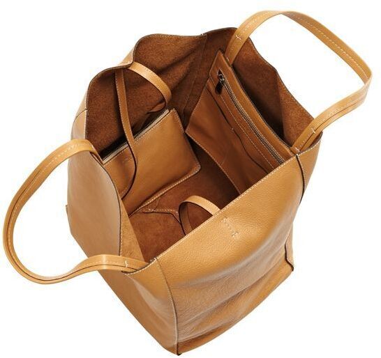 Klassische braune Ledertasche mit geräumigem Innenraum, zwei Tragegriffen und einer kleinen Innentasche, ideal für Frauen und den täglichen Gebrauch.