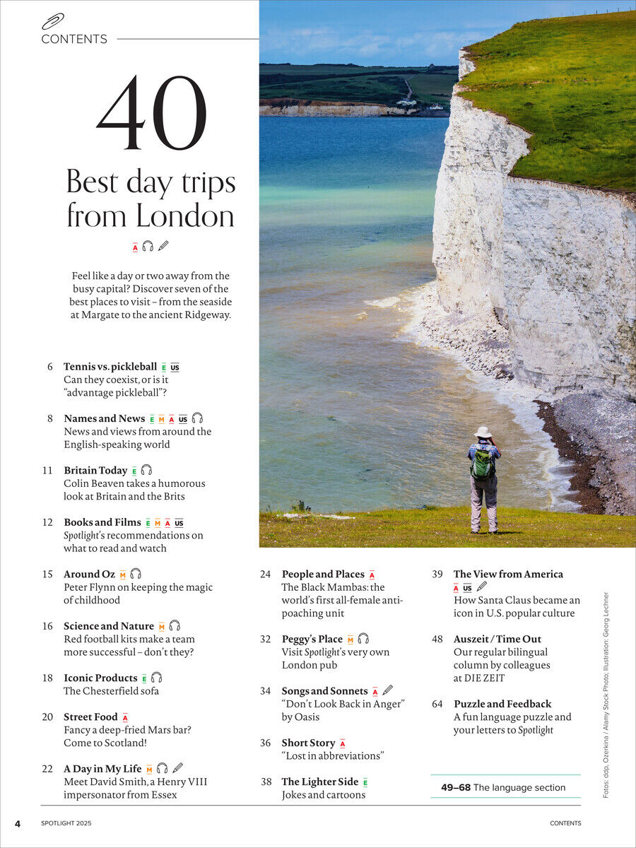 Eine Magazinseite mit dem Titel '40 Best day trips from London'. Das Bild zeigt eine Person, die auf einer grünen Klippe vor einem blauen Himmel steht. Die Klippe führt zu einer weißen Kreideküste mit kleinen Buchten. Der Text enthält verschiedene Artikel und Erzählungen über Reisen in der Umgebung von London.