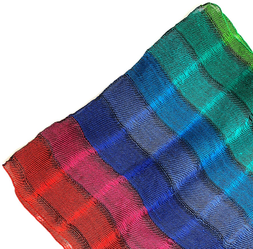 Bunter Leinenschal mit Streifen in den Farben Rot, Blau, Grün, Pink und Violett. Der Schal ist leicht und weich, perfekt als modisches Accessoire für verschiedene Anlässe.