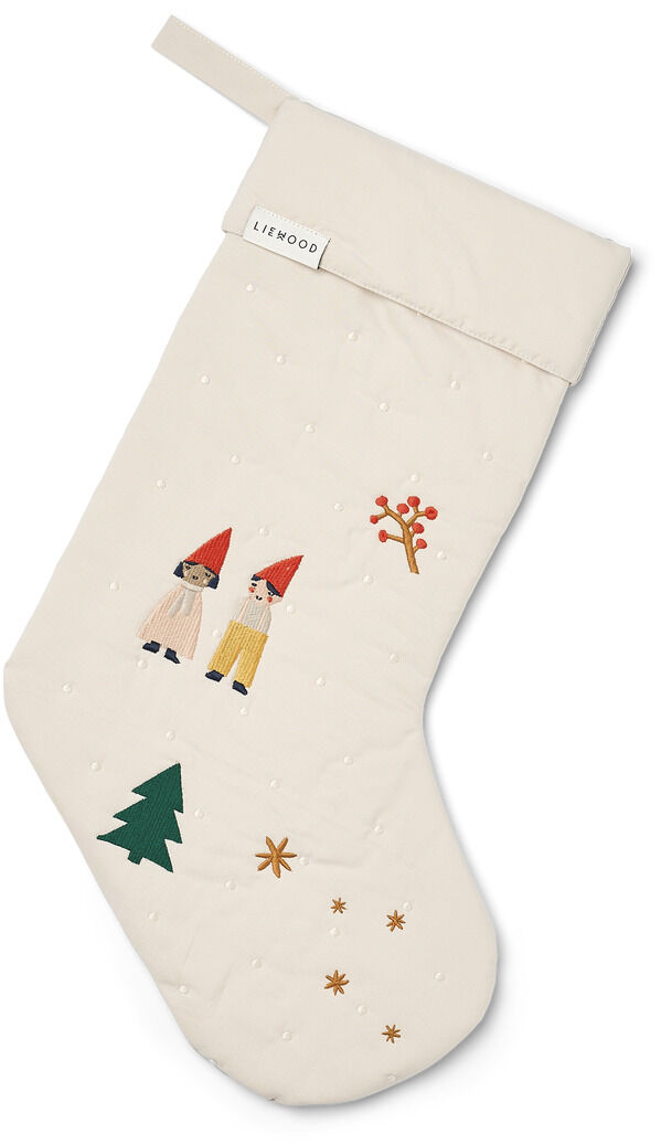 Weihnachtsstrumpf »Basil« mit abgebildeten Figuren und Weihnachtsmotiven wie Baum, Sterne und Beerenzweig auf cremigem Hintergrund.