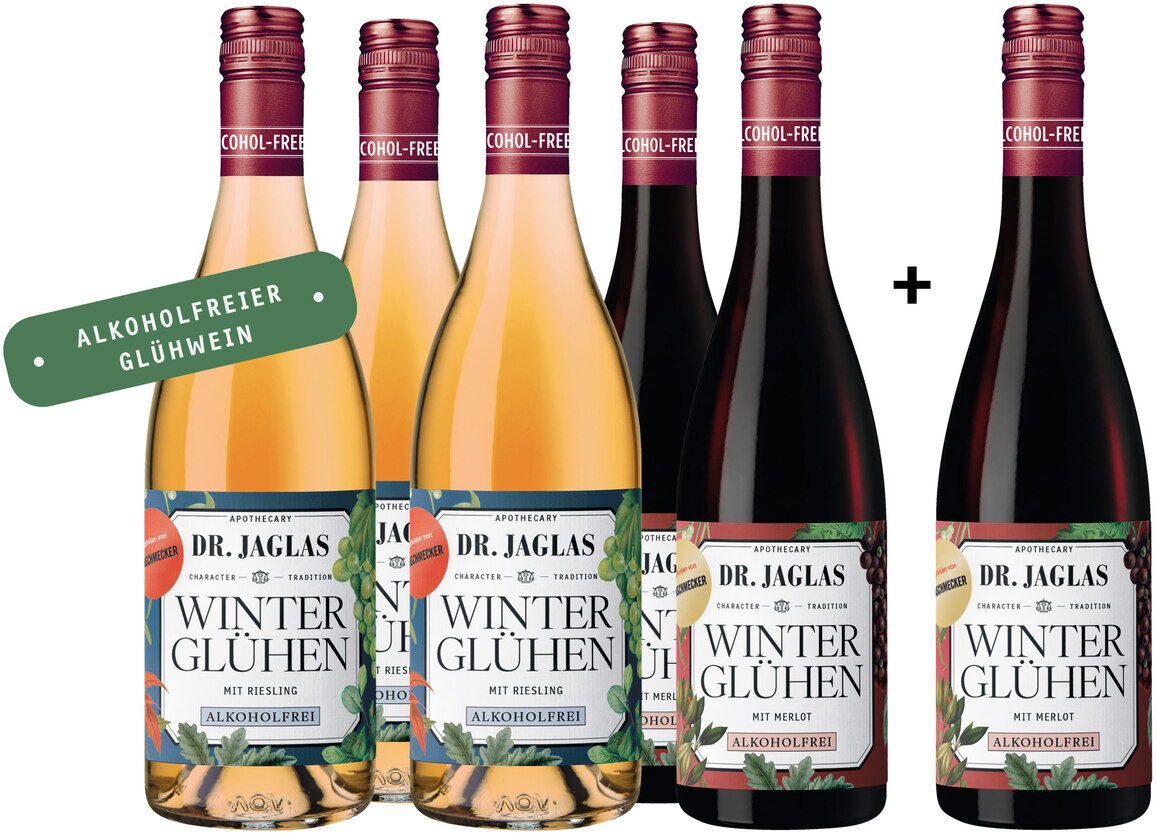 Sechs Flaschen alkoholfreier Winzerglühwein der Marke Dr. Jaglas stehen nebeneinander. Drei Flaschen enthalten weißen Glühwein, drei roten. Die Flaschenetiketten sind stilvoll gestaltet. Ein grünes Schild weist auf 'alkoholfreier Glühwein' hin.