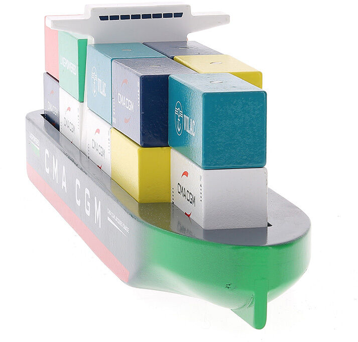 Ein Modell eines Containerschiffs, das bunte Container trägt. Der Schiffsrumpf ist hauptsächlich grün, während die Container in verschiedenen Farben wie weiß, gelb, blau, rot und grün gehalten sind. Auf dem Schiff sind die Buchstaben 'CMA CGM' zu sehen.