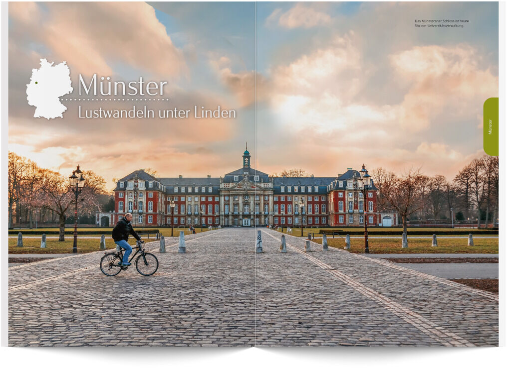 Offenes Buch »Städtezauber - Lieblingsorte in Deutschland« der ZEIT Shop Editionen. Sichtbar ist eine Doppelseite mit dem Schloss Münster, das sich im Hintergrund erhebt. Kopfsteinpflaster, eine Person auf dem Fahrrad vorne, dramatischer Himmel, ruhige Stimmung.