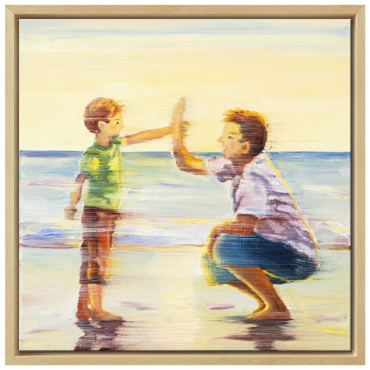 Ein gemaltes Bild von Anja Struck zeigt eine farbenfrohe Szene am Strand mit einem Vater, der zu seinem Kind hinunterkniet und ihm die Hand gibt. Der Hintergrund zeigt das Meer und den Himmel in warmen Farbtönen. Dieses Bild ist Teil eines Sets von vier gerahmten Kunstwerken namens 'Glücksmomente' für 2024.