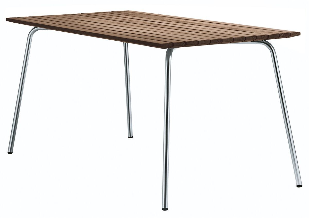Rechteckiger Gartentisch der ZEIT-Sonderedition »S 1040« von Thonet mit einer braunen Holzplatte und silbernen Metallbeinen, minimalistisches und elegantes Design.