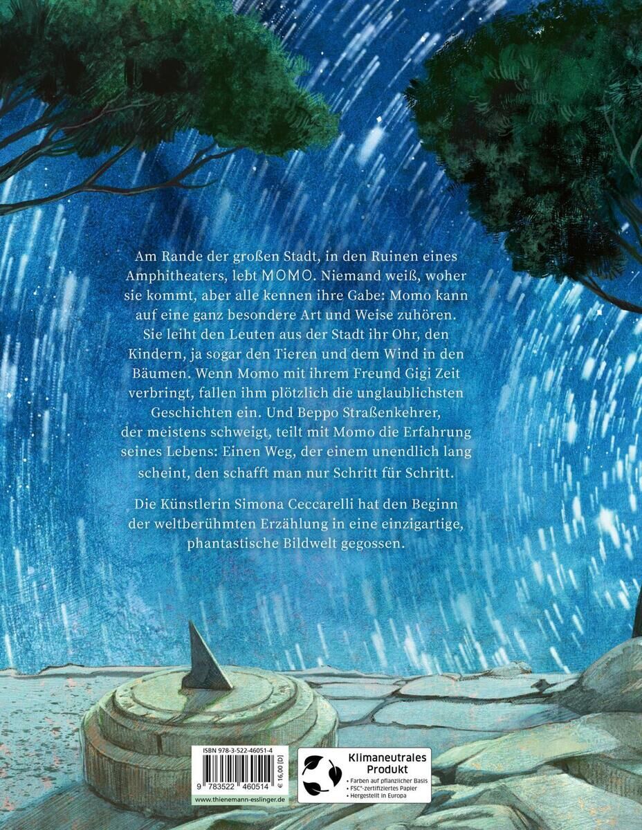 Das Bild zeigt das Buch 'Ende, M: Momo' von Michael Ende. Der Hintergrund der Illustration besteht aus einer zauberhaften Fantasielandschaft mit einem Himmel voller leuchtender Sterne und Ruinen im Vordergrund. Es gibt zwei steinerne Kreise und Bäume, die sich im Wind wiegen. Der Text auf der Rückseite des Buches beschreibt die Geschichte von Momo und ihrer Reise, um den Menschen die gestohlene Zeit zurückzubringen.