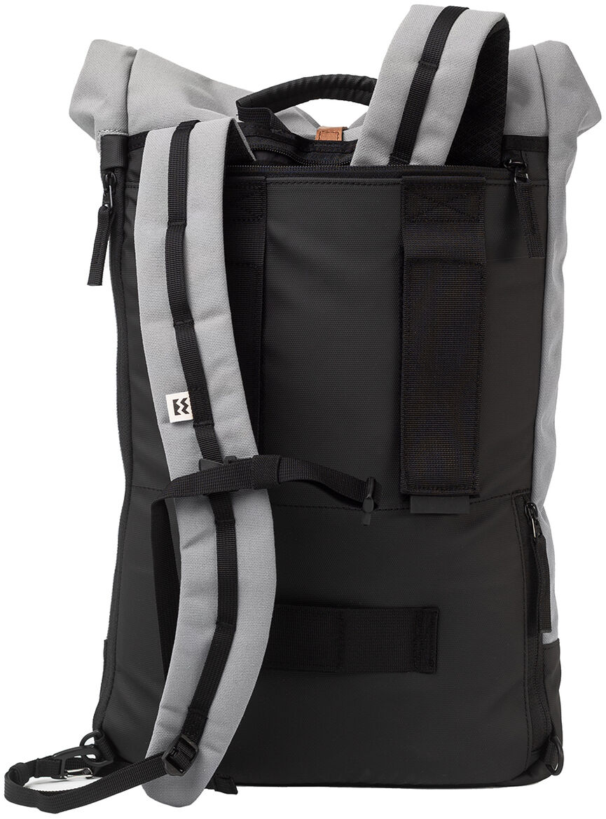 Fahrradtasche/Rucksack »Annecy« in Schwarz und Grau. Der Rucksack hat reflektierende, verstellbare Gurte und ist multifunktional einsetzbar. Ideal für Pendler, Reisende und Outdoor-Aktivitäten.