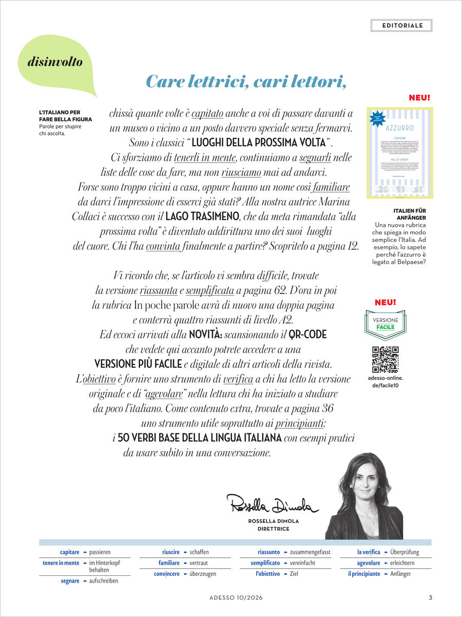 Magazinseite aus dem "Adesso Magazin 10/2026" von Spotlight Verlag mit Editorial, blauem Einleitungstext und einem Autorenfoto unten rechts. Zwei Buchcover und ein QR-Code werden präsentiert. Im Text geht es um Italienisch lernen und Reisetipps.