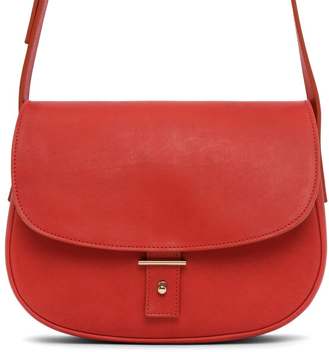 Eine rote Schultertasche aus Leder mit einem goldfarbenen Verschluss und verstellbarem Riemen. Die Tasche ist Teil der Sonderedition der Marke DIE ZEIT.