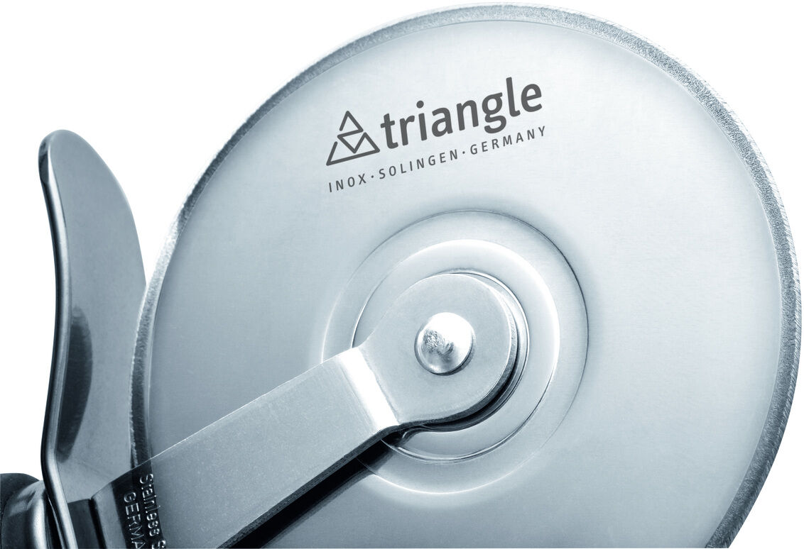 Ein Pizzaschneider mit einem Griff aus Pflaumenholz und einer Edelstahlklinge.