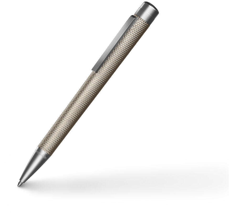 Ein eleganter Kugelschreiber der Slim Edition, hauptsächlich in Silber gehalten. Das Design des Stiftes ist schlank und metallisch, mit einem fein strukturierten Griffstück und glatter Spitze.