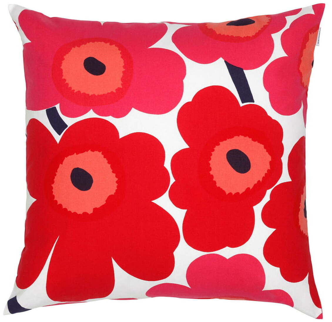 Ein Kissenbezug mit auffälligem roten Blumenmuster auf weißem Hintergrund. Das Design zeigt große, stilisierte Blüten in kräftigen Rottönen mit Akzenten in Orange und Schwarz.