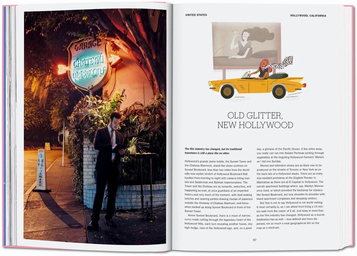 Das geöffnete Buch 'The New York Times Explorer. 100 Reisen rund um die Welt' zeigt auf der linken Seite ein beleuchtetes Straßenszenenfoto mit einem Mann und einem grünen Neonschild. Auf der rechten Seite ist ein gelbes Auto mit einer Illustration einer Person und Text über 'Old Glitter, New Hollywood' abgedruckt.