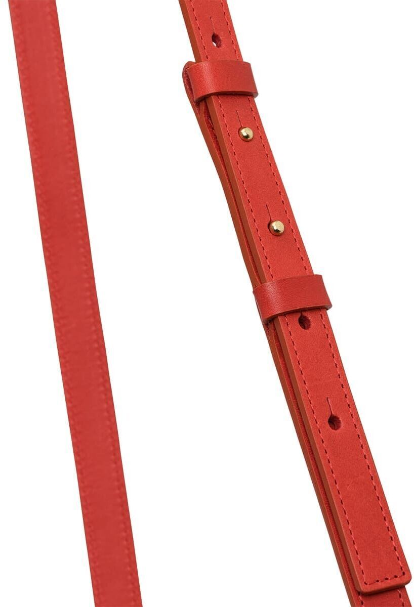 ZEIT Sonderedition Schultertasche »DIE ZEIT 5« in rot mit goldenen Details und verstellbarem Riemen.