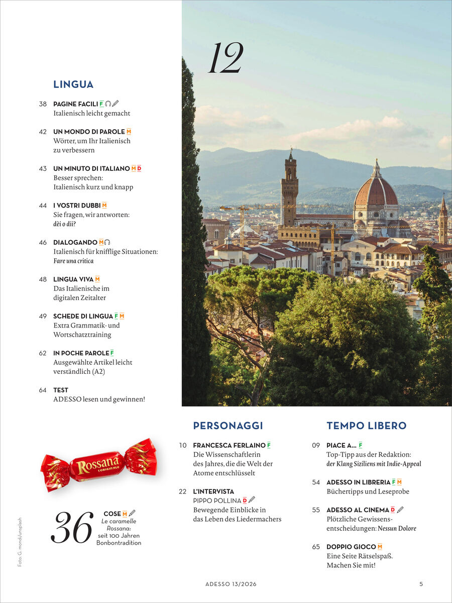 Magazin-Inhaltsseite von Adesso 13/2026: Rechts oben zeigt ein großes Foto Florenz mit Domkuppel, Campanile, Bergen und dunklen Zypressen. Links stehen Rubriken wie Lingua und Test, unten Personaggi und Tempo libero. Unten links ist eine rote Rossana-Süßigkeit abgebildet.