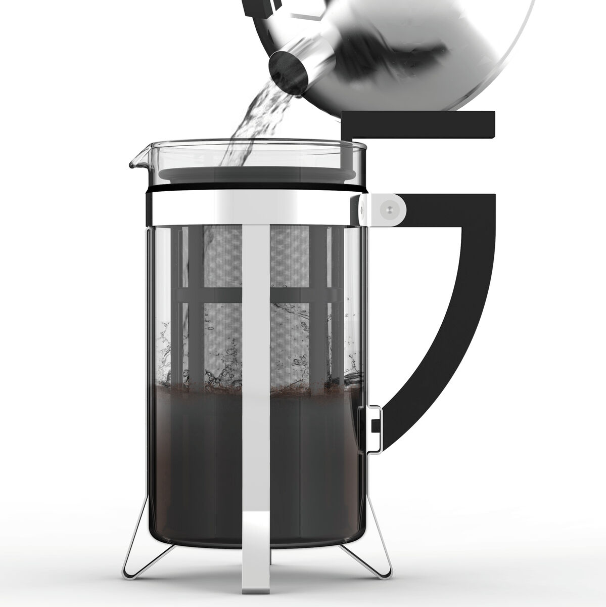 Ein moderner Kaffeebereiter, Modell »LASZLO«, im Bauhaus Stil. Die French Press besteht aus Edelstahl und Glas und hat ein minimalistisches Design. Ein Wasserkocher gießt gerade heißes Wasser in den Behälter mit gemahlenem Kaffee.