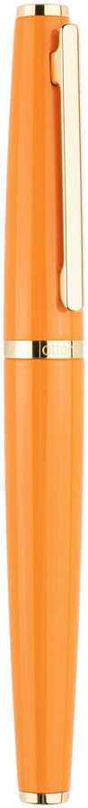 Ein hochwertiger Füllfederhalter mit der Bezeichnung »Design06« in der Farbe Orange. Der Stift hat vergoldete Details und eine stilvolle, edle Optik.