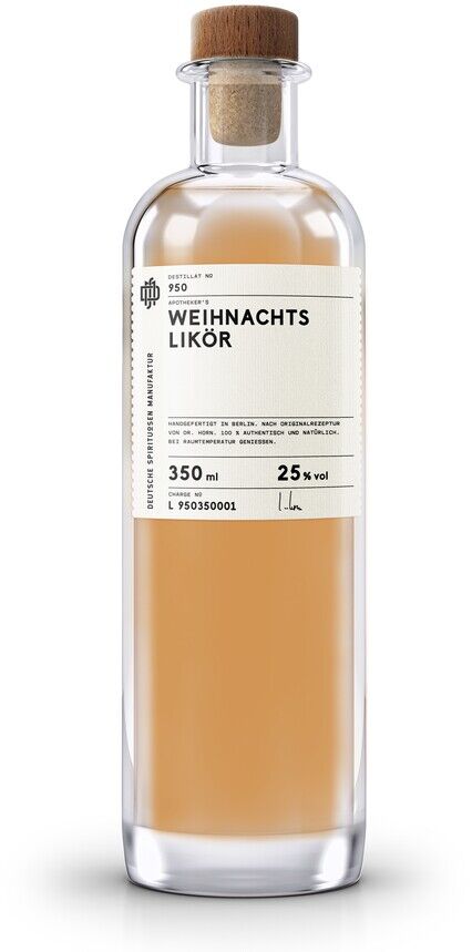 Eine Flasche Weihnachtslikör mit Korkverschluss. Das Etikett enthält Informationen über den Inhalt und Alkoholgehalt. Der Likör hat eine beige-braune Farbe und scheint hausgemacht zu sein.