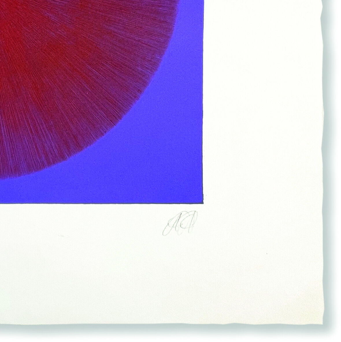 Grafisches Kunstwerk ZEIT-Sonderedition „Spiky Circle (Rot auf Violett)“, 2023: Ein roter, stacheliger Kreis auf einem violetten Hintergrund, umgeben von einem weißen Rahmen.