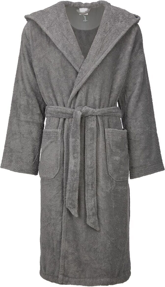 Ein grauer Bademantel aus Frottee-Material der Marke ZEIT. Der Bademantel hat eine Kapuze, zwei aufgesetzte Taschen und wird mit einem Gürtel geschlossen.