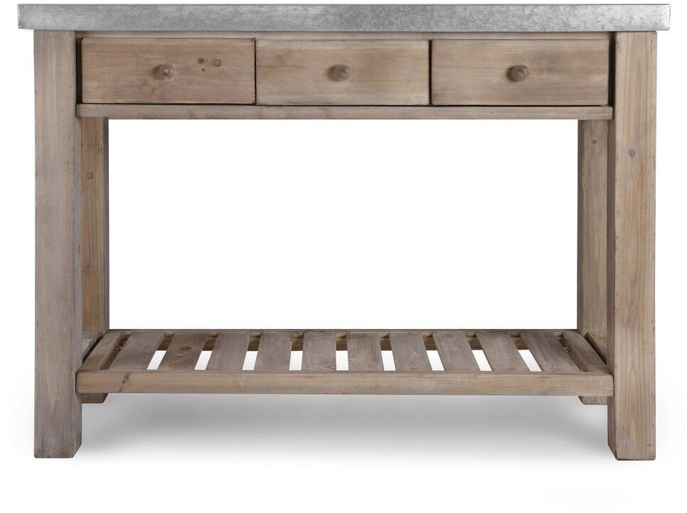 Ein robuster Garten-Arbeitstisch aus Holz mit drei Schubladen und einer Ablagefläche darunter. Die Oberfläche ist aus Metall, ideal für Gartenarbeiten und vielseitige Nutzung im Freien.