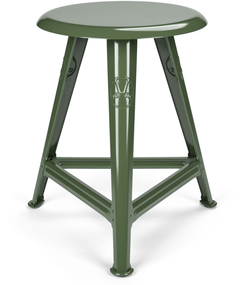 Stabiler Schemel von Rowac in der ZEIT-Sonderedition „Just Steel“ Mountain Green. Ganz aus kaltgewalztem, pulverbeschichtetem Stahl in glänzendem Dunkelgrün, Sitzfläche und Gestell rund und minimalistisch gehalten, mit genieteten Stahlstreben und dezentem Markenlogo am Bein.