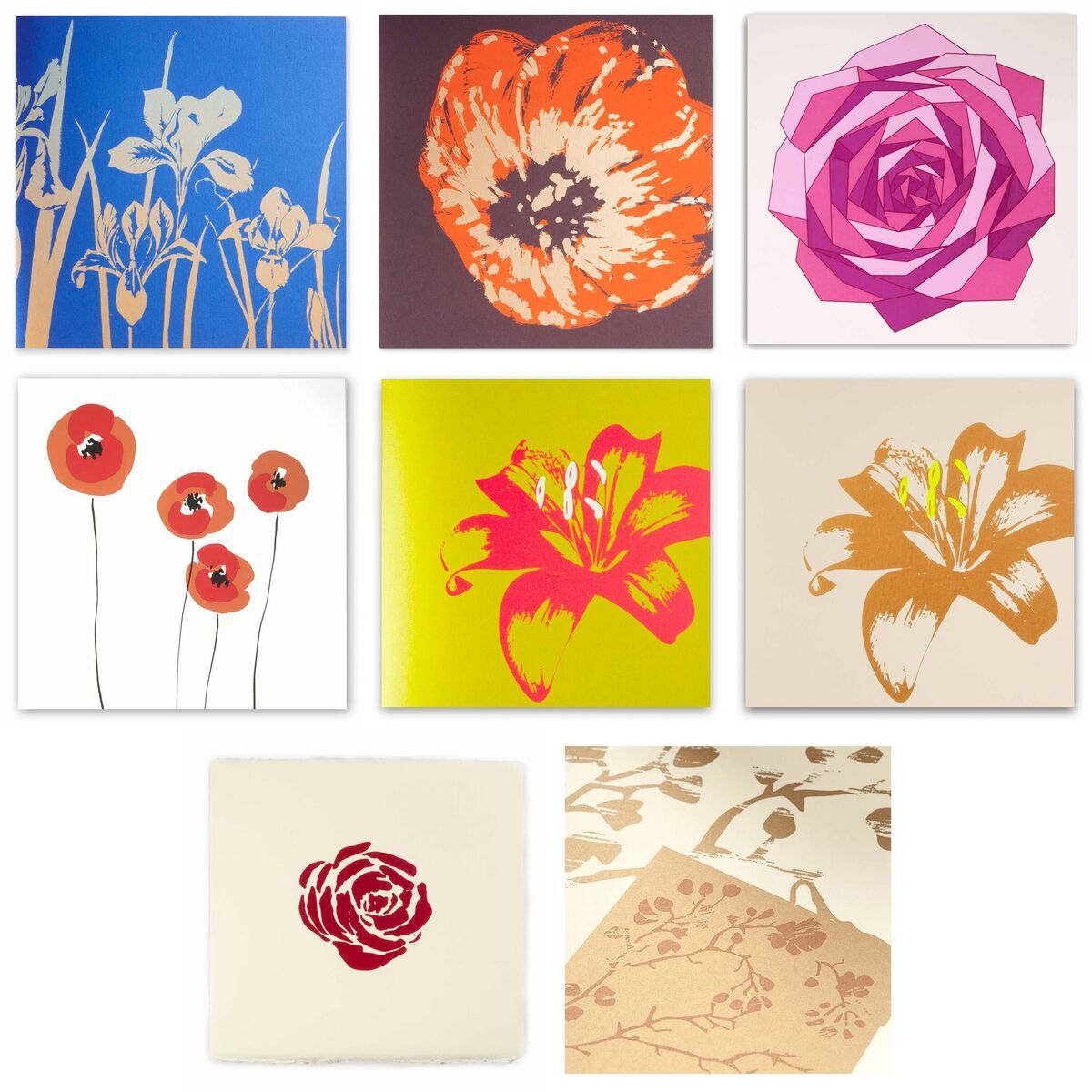 Ein Set von acht Grußkarten mit verschiedenen Blumenmustern in leuchtenden Farben wie Blau, Orange, Rosa, Rot, Gelb, Beige, Weiß und Braun. Die Karten zeigen unterschiedliche Blumenarten und Designs, die künstlerisch und einladend wirken.