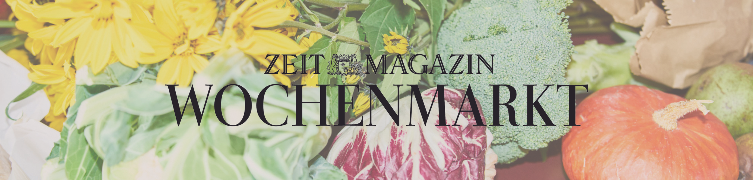 alt="Fotografie mit verschiedenen Gemüse-Sorten und Blumen vom Wochenmarkt mit ZEITmagazin Wochenmarkt Logo"